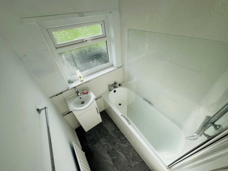 2 bedroom semi-detached house to rent - Photo 3