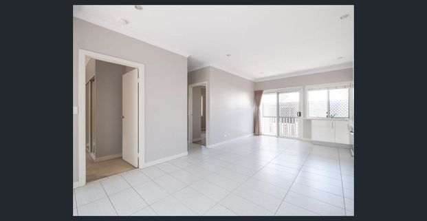 Private & Quiet, cottage located at back of block - Photo 1