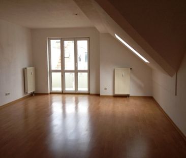 kleines feines 1-Zi-DG-Apartment, mit Balkon und Einbauküche, frei ... - Photo 2