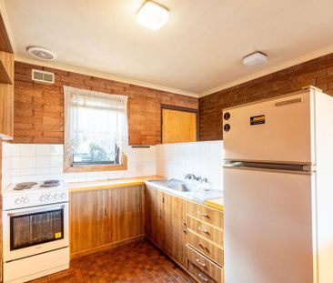 Conveniently Located One-Bedroom Flat - Photo 1