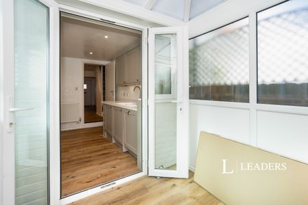 2 bedroom house to rent Arun Street, BN18 - Photo 2