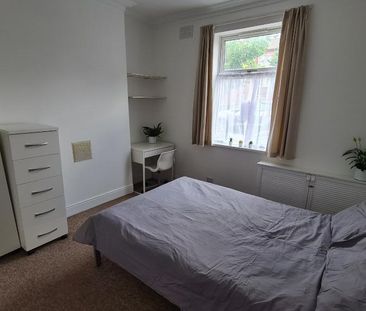 5 bedroom terraced house to rent - Photo 4