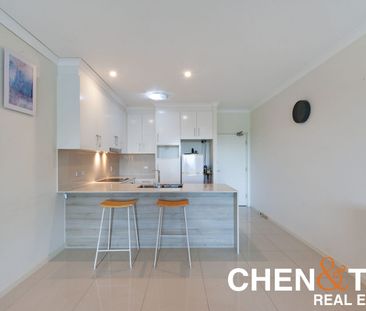 Modern Apartment Living in the Heart of Coorparoo - Photo 5