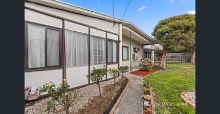 Perfect Location, Spacious Living - Photo 3