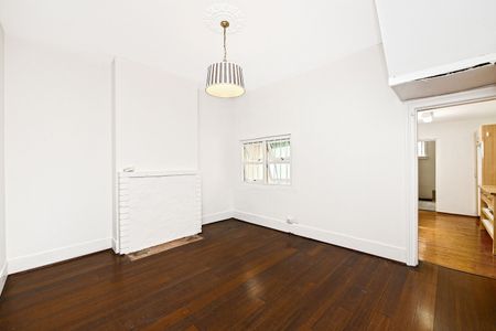 Grand Terrace With Leafy Park Views - Photo 3