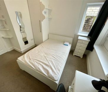 6 bedroom detached house to rent - Photo 1