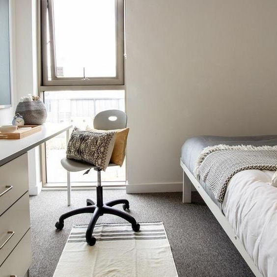 1 bedroom in a flat share to rent - Photo 1