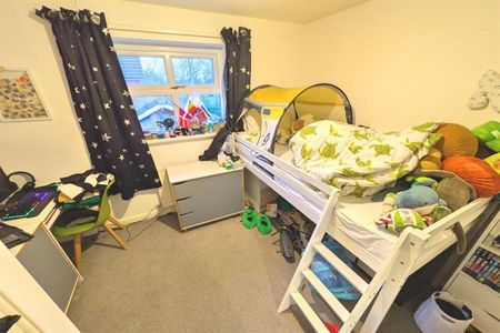 4 Bedroom Detached To Let - Photo 4