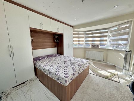 4 bedroom semi-detached house to rent - Photo 5