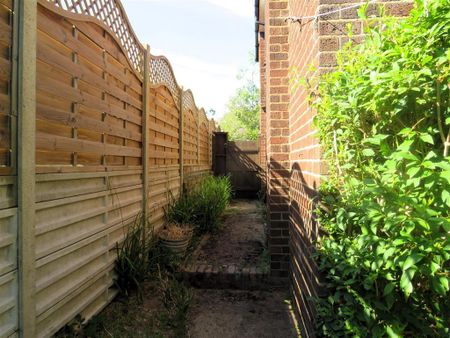3 bedroom detached house to rent - Photo 2