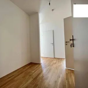 Neuwertige und günstige Dachgeschoßwohnung mit großer Terrasse - Foto 3