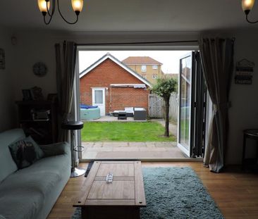 4 bedroom house to rent Caroline Way, Sovereign Harbour North, East... - Photo 2