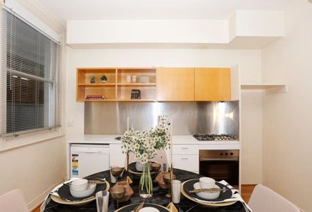 32/140 Flinders Street, Melbourne VIC 3000 - Photo 3