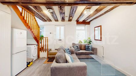 Mews House - Photo 2