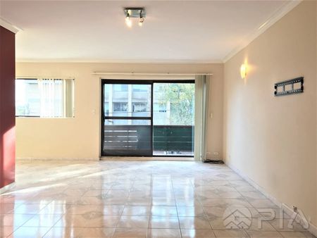 Bankstown - Photo 2