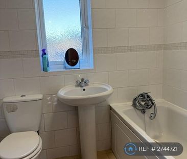 2 bedroom semi-detached house to rent - Photo 4