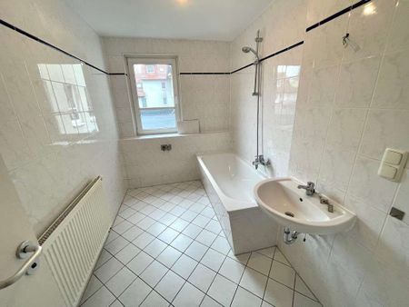 Renovierungsbed&uuml;rftige 3 Zimmer Wohnung mit Balkon in Berlin-Blankenburg! - Photo 2