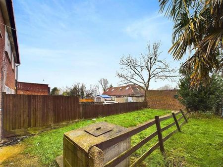 Whitby Road, Ruislip, HA4 - Photo 3