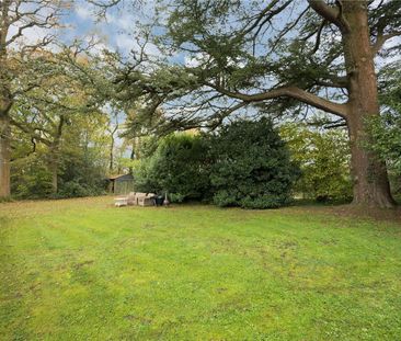 The wing of a manor house, offering space, a fantastic specificatio... - Photo 4