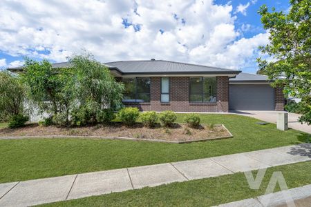 29 Floresta Drive, Cameron Park NSW 2285 - House For Rent | Domain - Photo 4