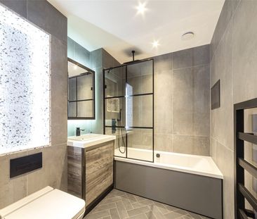 Hewett Street, London, EC2A - Photo 3