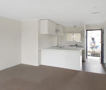 NEW LYNN - 2 Bedroom - Photo 2