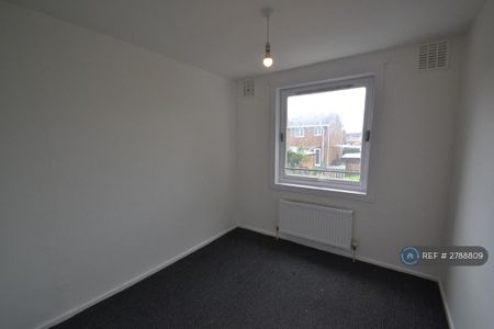 3 bedroom flat to rent - Photo 3