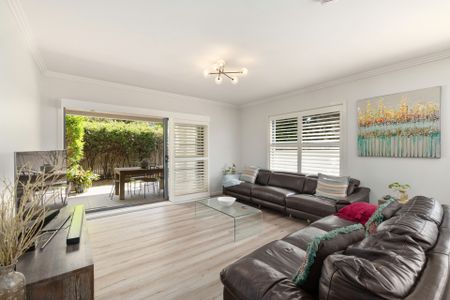 Stylish Apartment with North-Facing Alfresco Entertanining - Photo 4