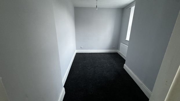 Manning Court, Boston, Wide Bargate - Photo 1