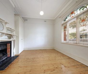 Two bedroom Edwardian house in ideal position- with courtyard! - Photo 4