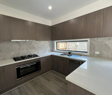 Massive Family Residence! Two Master Bedrooms & Double Living! - Photo 4