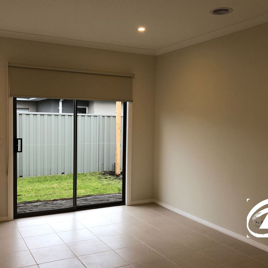 16 Godfrey Avenue, 3977, Cranbourne East Vic - Photo 1