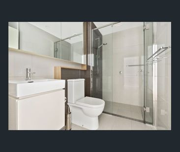 Stylish South Yarra Apartment with Exceptional Rooftop Amenities - Photo 6