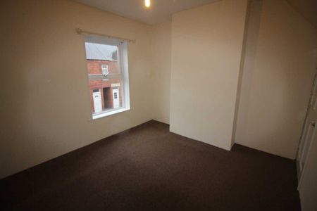 2 bed Terraced - Photo 3