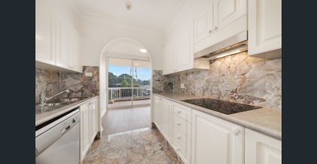 Perfect North Facing, Stunning District Views, Oversized 3 Bedroom Apartment - Photo 3