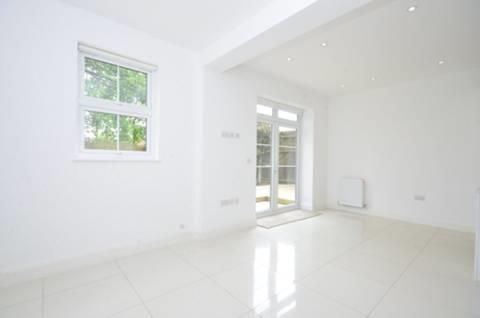 5 bedroom semi-detached house to rent - Photo 1