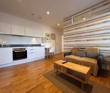 Clarence Street, Staines-upon-thames, Surrey, TW18 - Photo 5