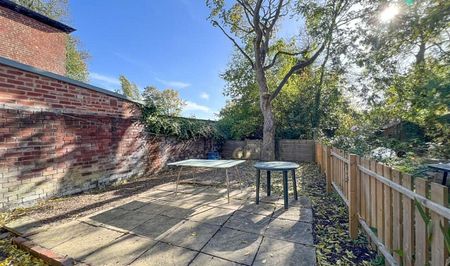 Spacious 4-bedroom house - Photo 5