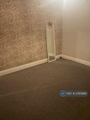 2 bedroom end of terrace house to rent - Photo 3