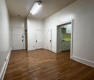 Regina Apartment near Cathedral Area - Photo 1