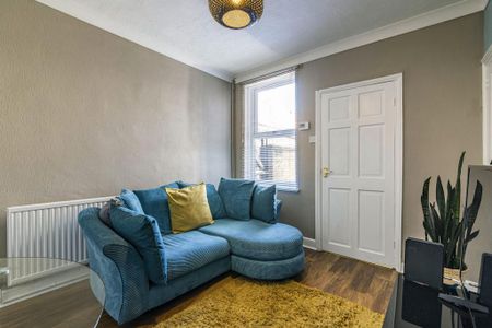 3 bedroom terraced house to rent - Photo 2