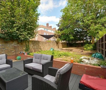 3 bedroom flat to rent - Photo 4