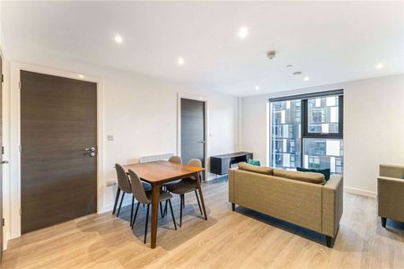 Parking included! Sizeable two double bedroom apartment in the Downtown development. Offering a host of top of the range facilities! - Photo 2