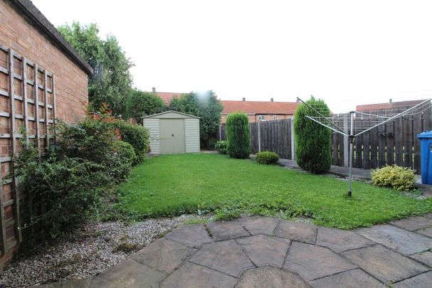 2 bedroom end of terrace house to rent - Photo 1
