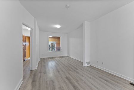For Lease - 570 Jones Avenue, Toronto, Ontario - Photo 3