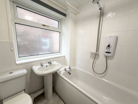 Kings Road, St Helens, WA10 3HT - Photo 2