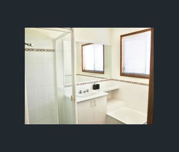 Spacious Family Home in a Quiet Cul-de-Sac - Photo 2