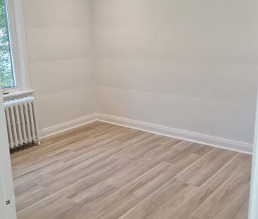 For Lease - 113 Lankin Boulevard, Toronto, Ontario - Photo 2