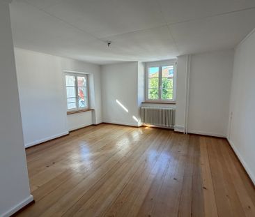 Charmante 4-Zimmer-Altbauwohnung mit Balkon am Albrechts-Platz in R... - Photo 1