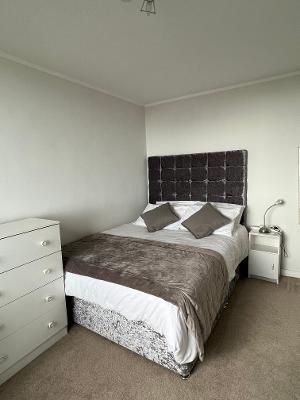 Large Room In a very safe and secure Flat overlooking Hyde Park. - Photo 1